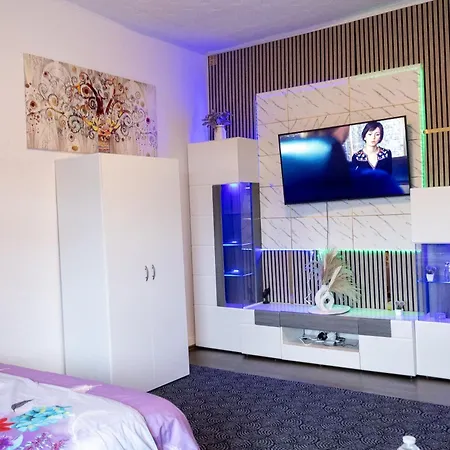 Superior 3 Rooms, 4-8 Guests, Modern, Full Equipped *